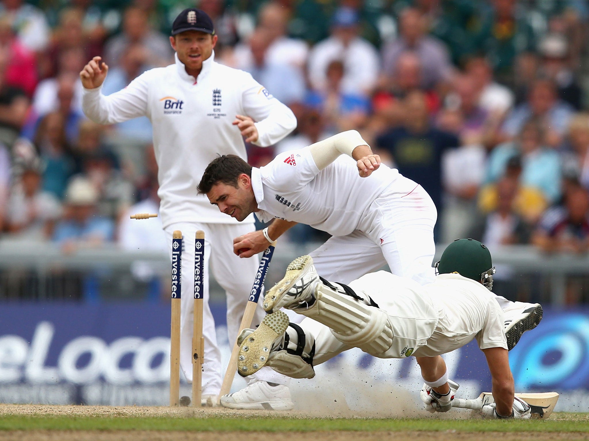 England bowler James Anderson runs out Australia’s Steve Smith