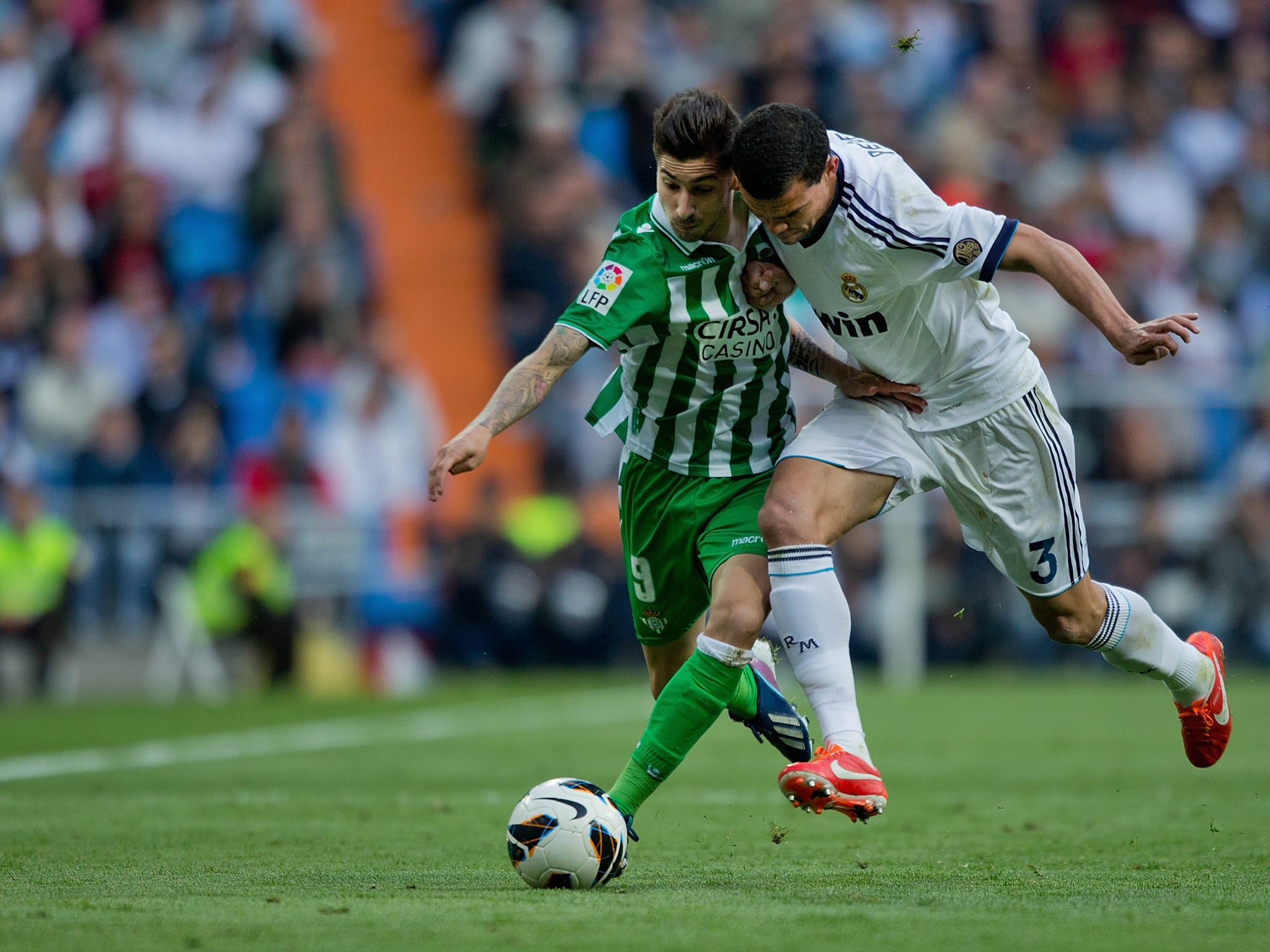 Alvaro Vadillo (l) competes with Real Madrid defender Pepe (r)