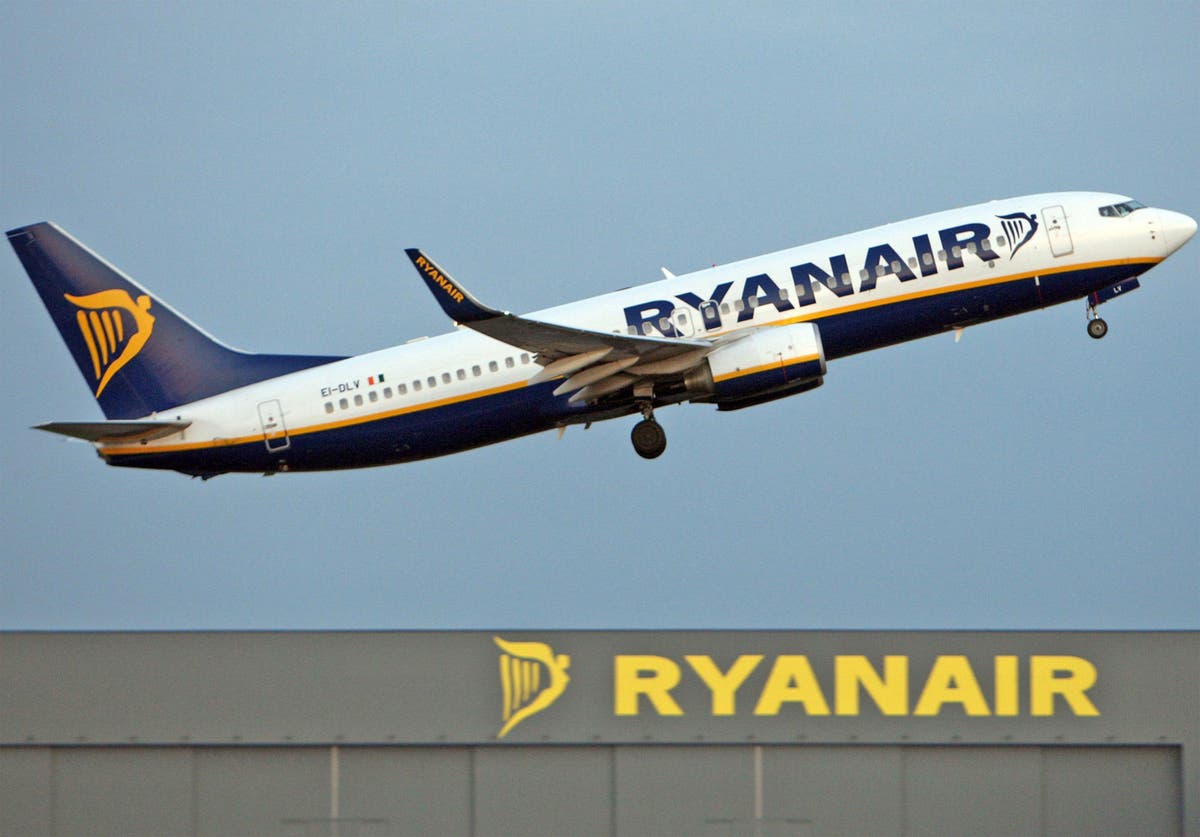 Ryanair passengers stranded in Prague after flight leaves without them