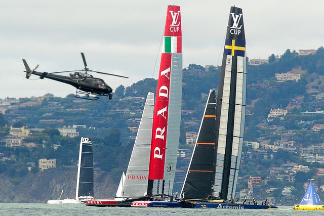 Italy's Luna Rossa Challenge (L) and Sweden's Artemis Racing (R) face off at the start of a Louis Vuitton Cup semi-finals match on August 7, 2013, in San Francisco. 