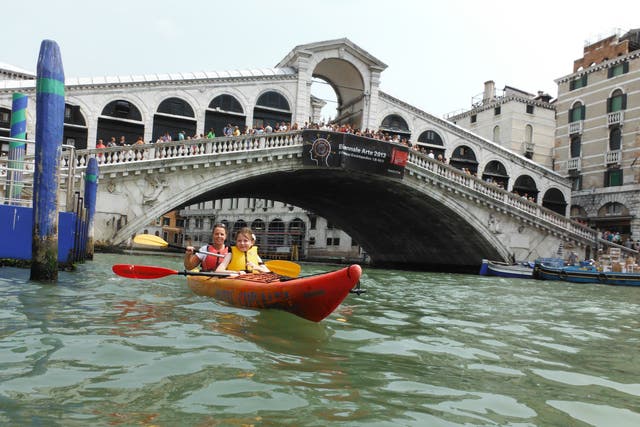 Splash out: Kayaking under the Rialto bridge