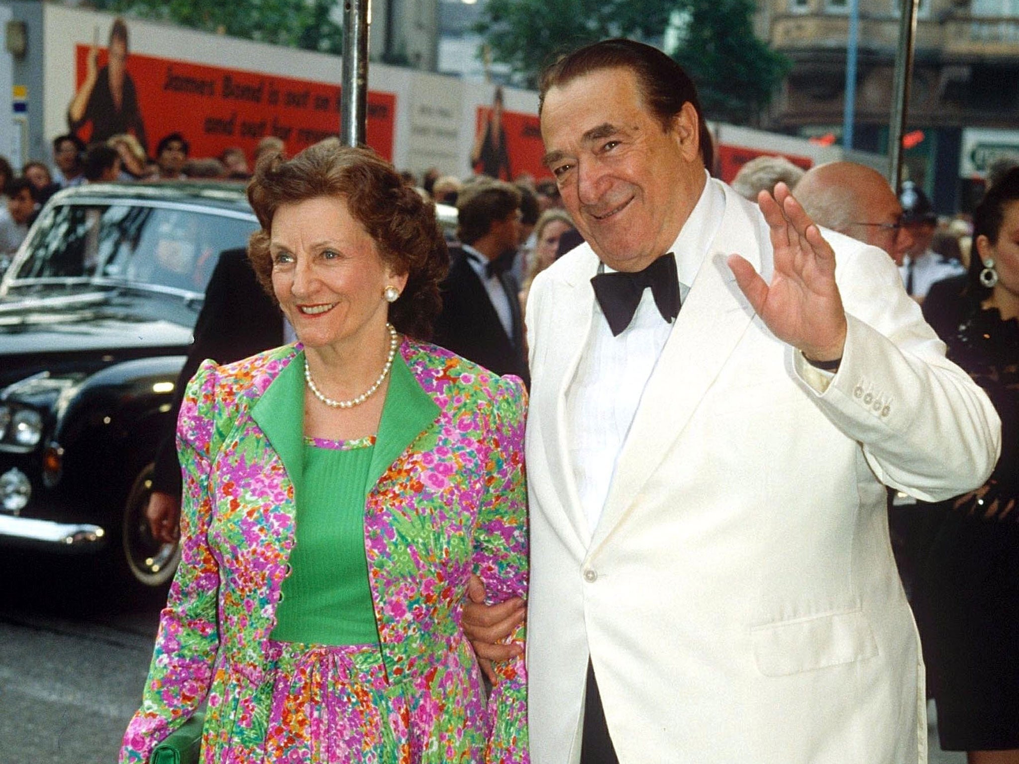 Elizabeth and Robert Maxwell at a film premiere in 1989