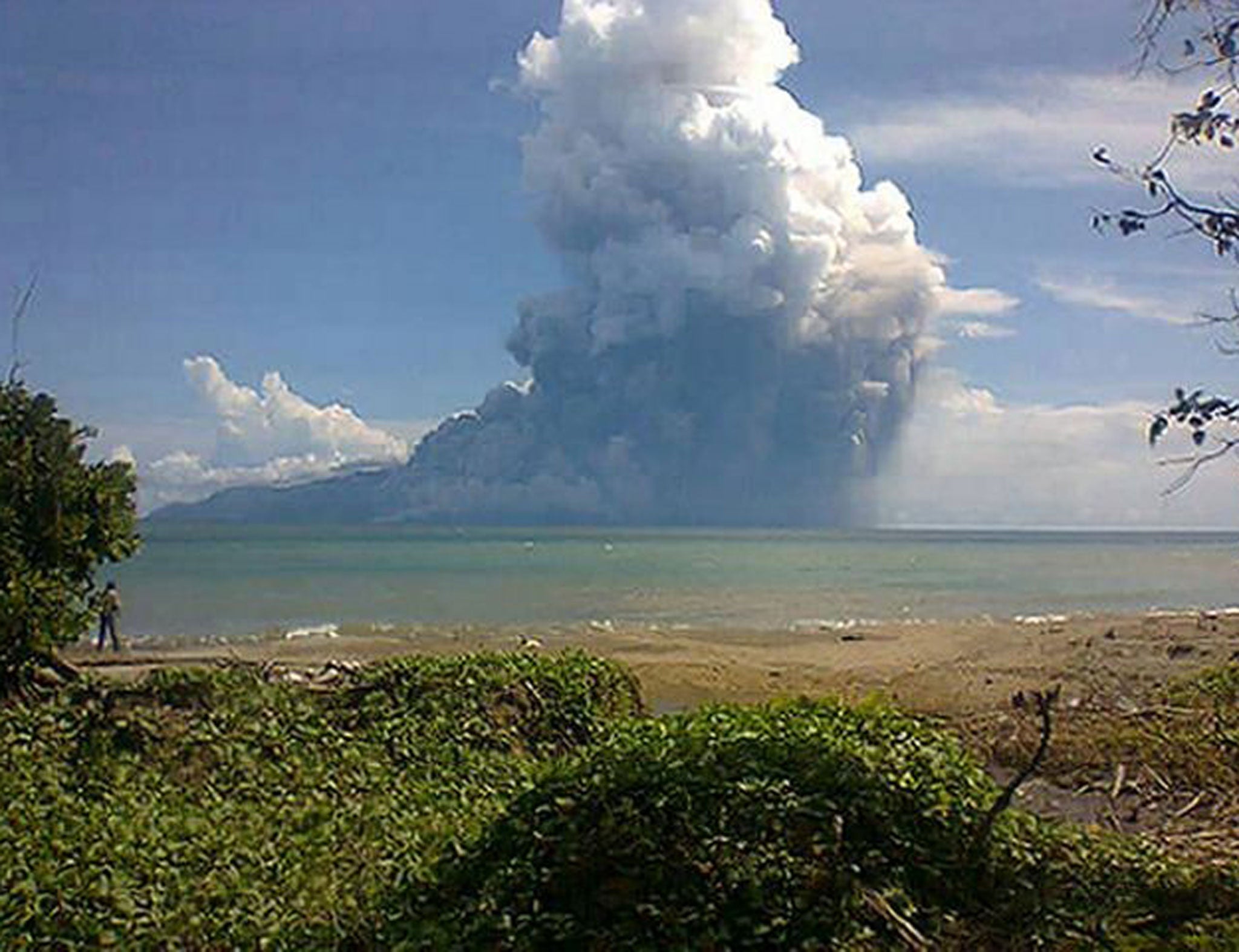 A photo taken today from the Maurole district of East Nusa Tenggara province with a camera phone
