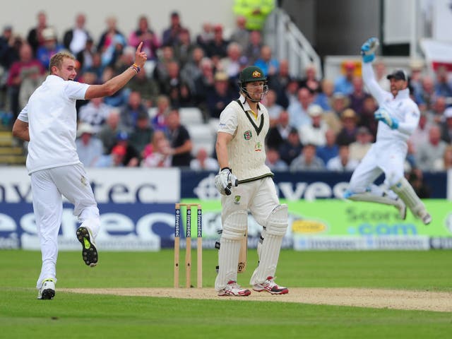 Stuart Broad celebrates Shane Warne’s dismissal, caught by wicketkeeper Matt Prior 