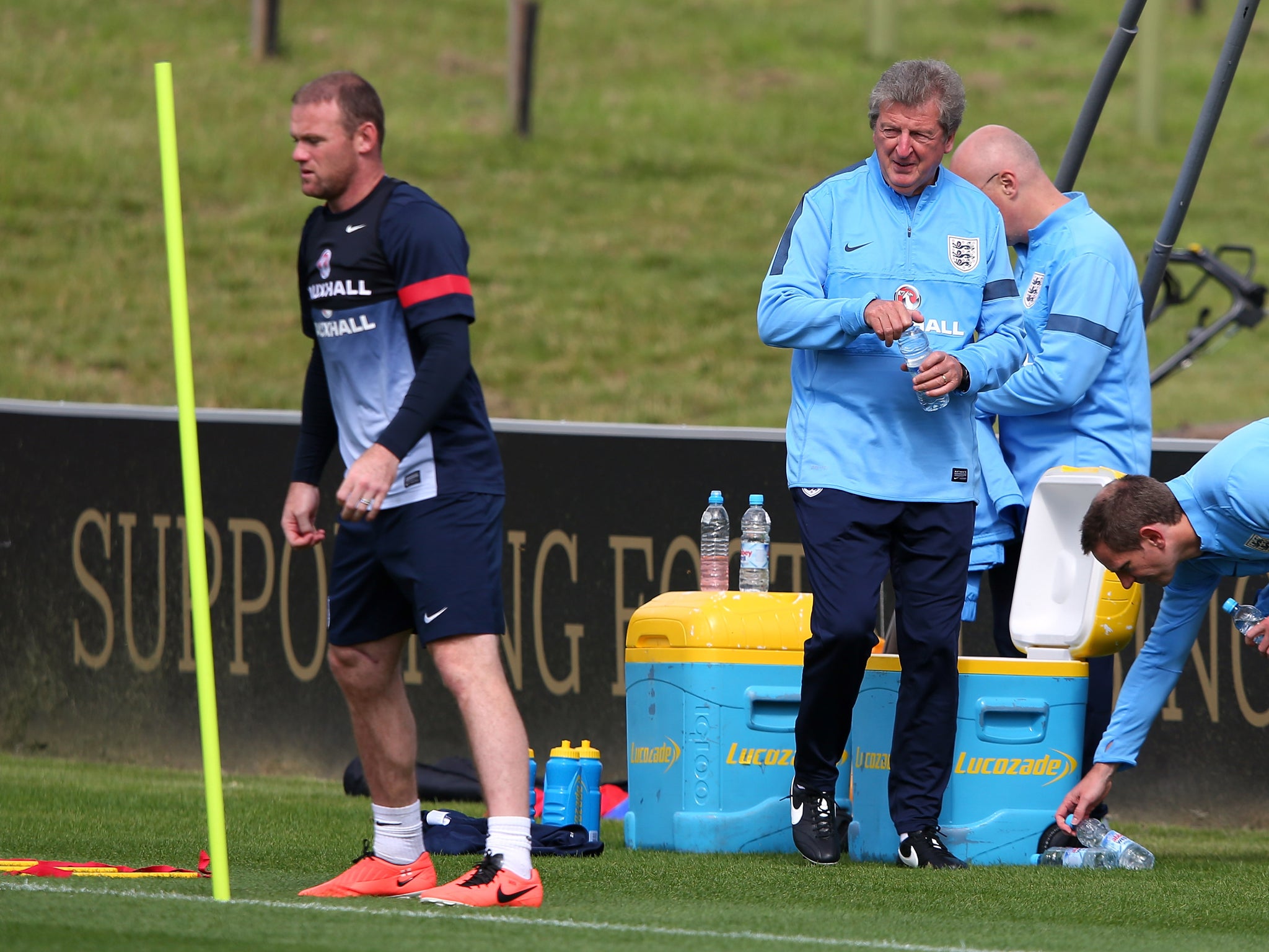 Roy Hodgson watches on as Wayne Rooney trains with the England squad