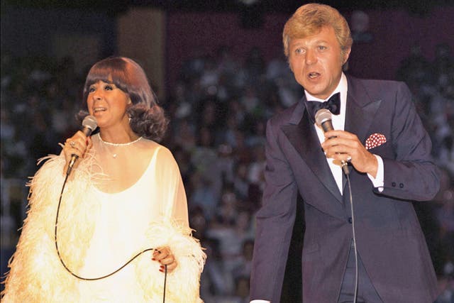 Eydie Gorme and husband Steve Lawrence performing together in 1974