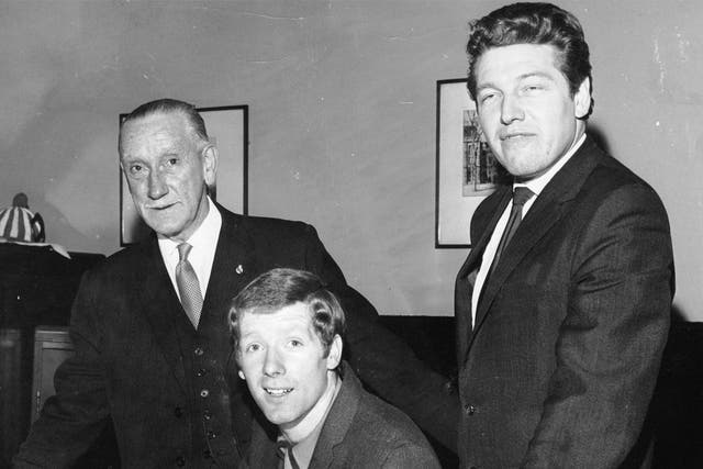 White (right) and Rangers vice chairman Matt Taylor (left) sign Alex
MacDonald in 1968