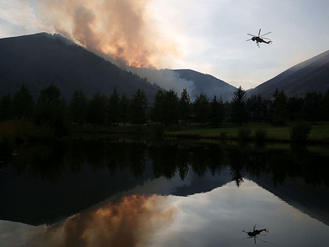 A wildfire in central Idaho forced the evacuation of 2,250 homes near the upmarket tourist towns of Hailey and Ketchum