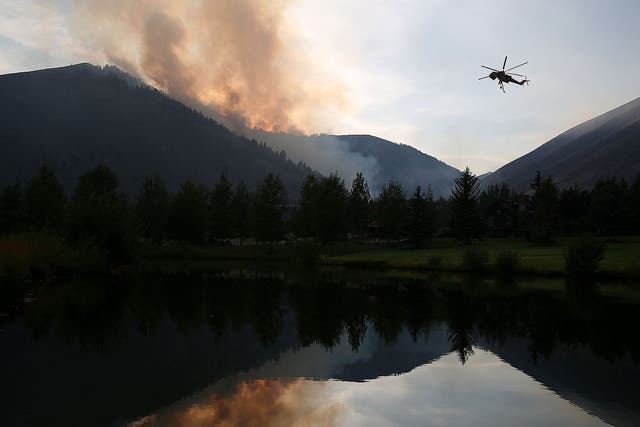 A wildfire in central Idaho forced the evacuation of 2,250 homes near the upmarket tourist towns of Hailey and Ketchum