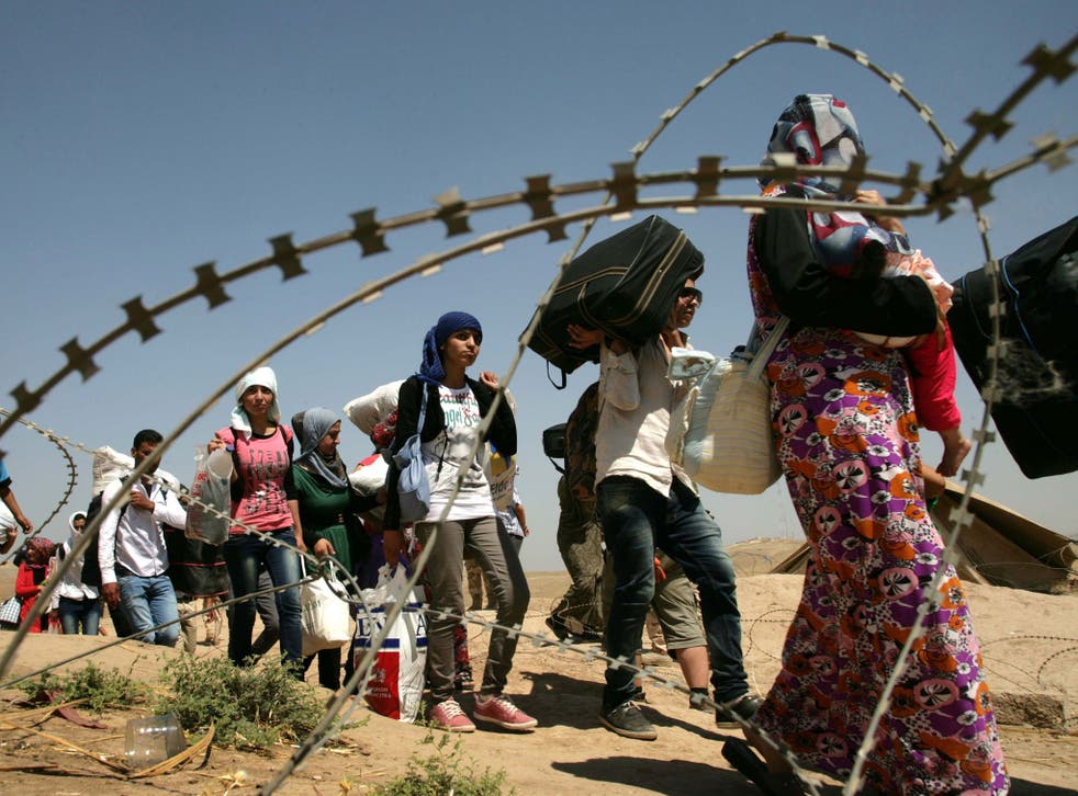 Syrian refugees crossing into northern Iraq