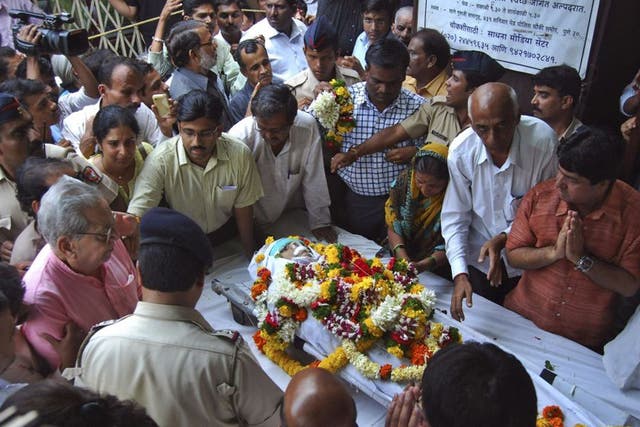 Narendra Dabholkar received threats for his work against mysticism and spirituality. Mourners pay last respects to the anti-superstition activist who was killed in Pune