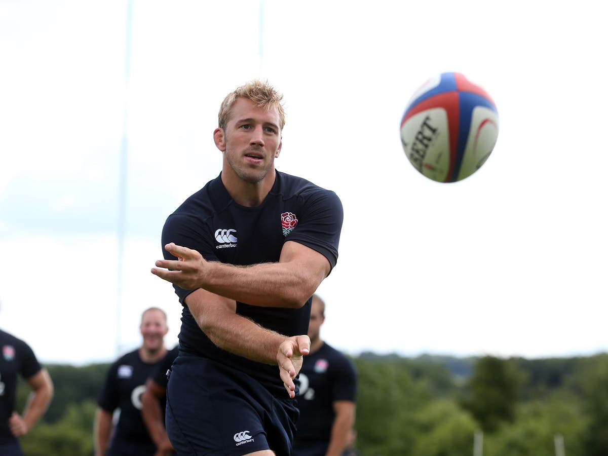England captain Chris Robshaw signs new contract at Harlequins The