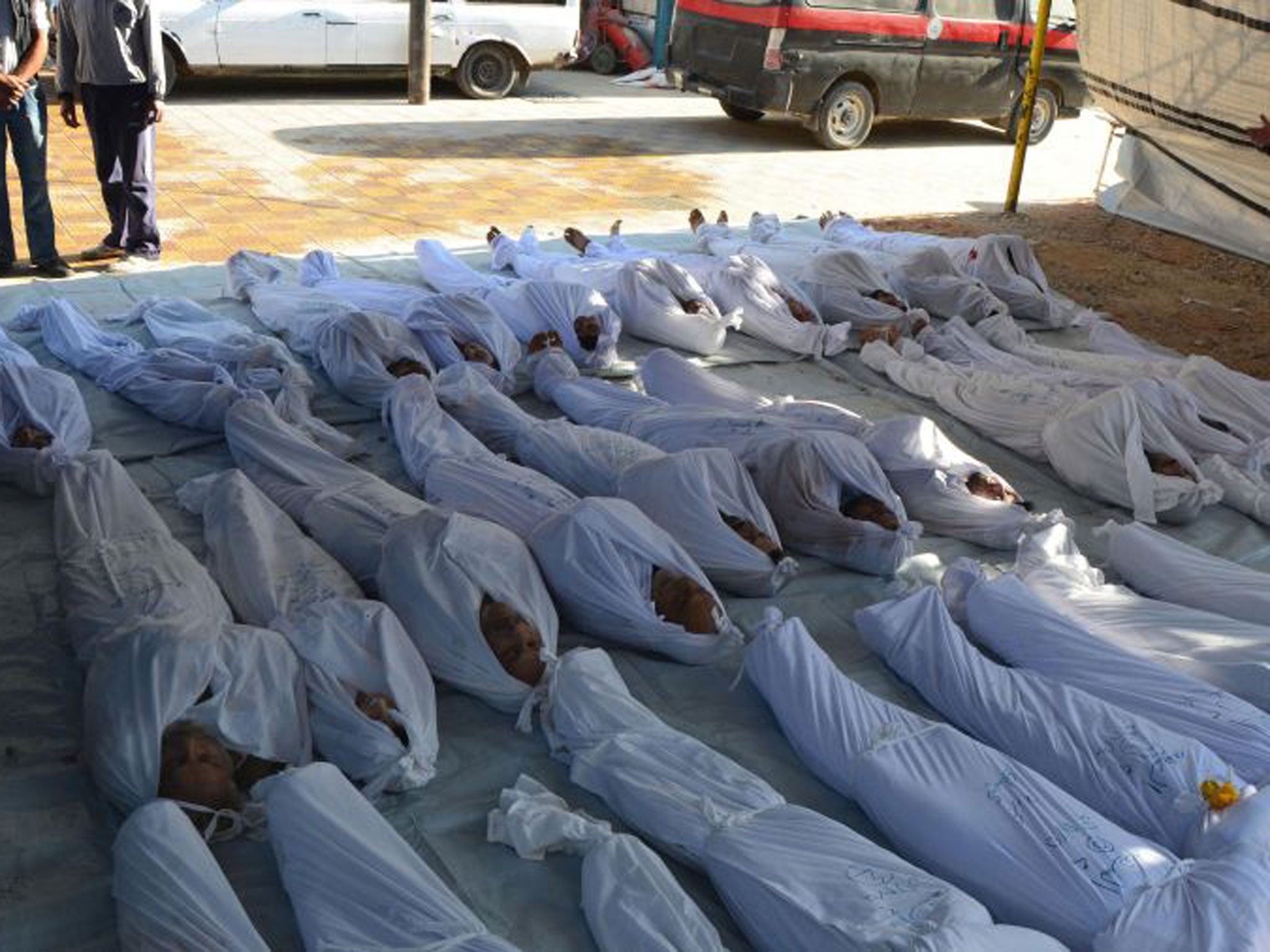 Victims of the Ghouta attack lie in a makeshift morgue