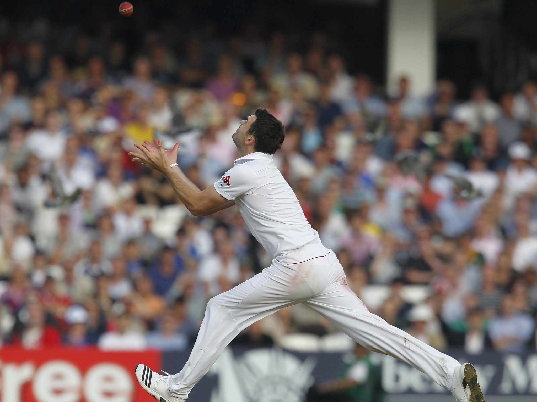 <b>Top Performers</b><br/><br/>
England:<br/>
It was another forgettable day for England, who were unable to prevent Australia from racking up a huge total. <b>James Anderson </b> <i>(pictured)</i> picked up a couple of wickets including an unusual caught and bowled than involved a 30 yard dash and a dive to finish but otherwise there was little to write home about.