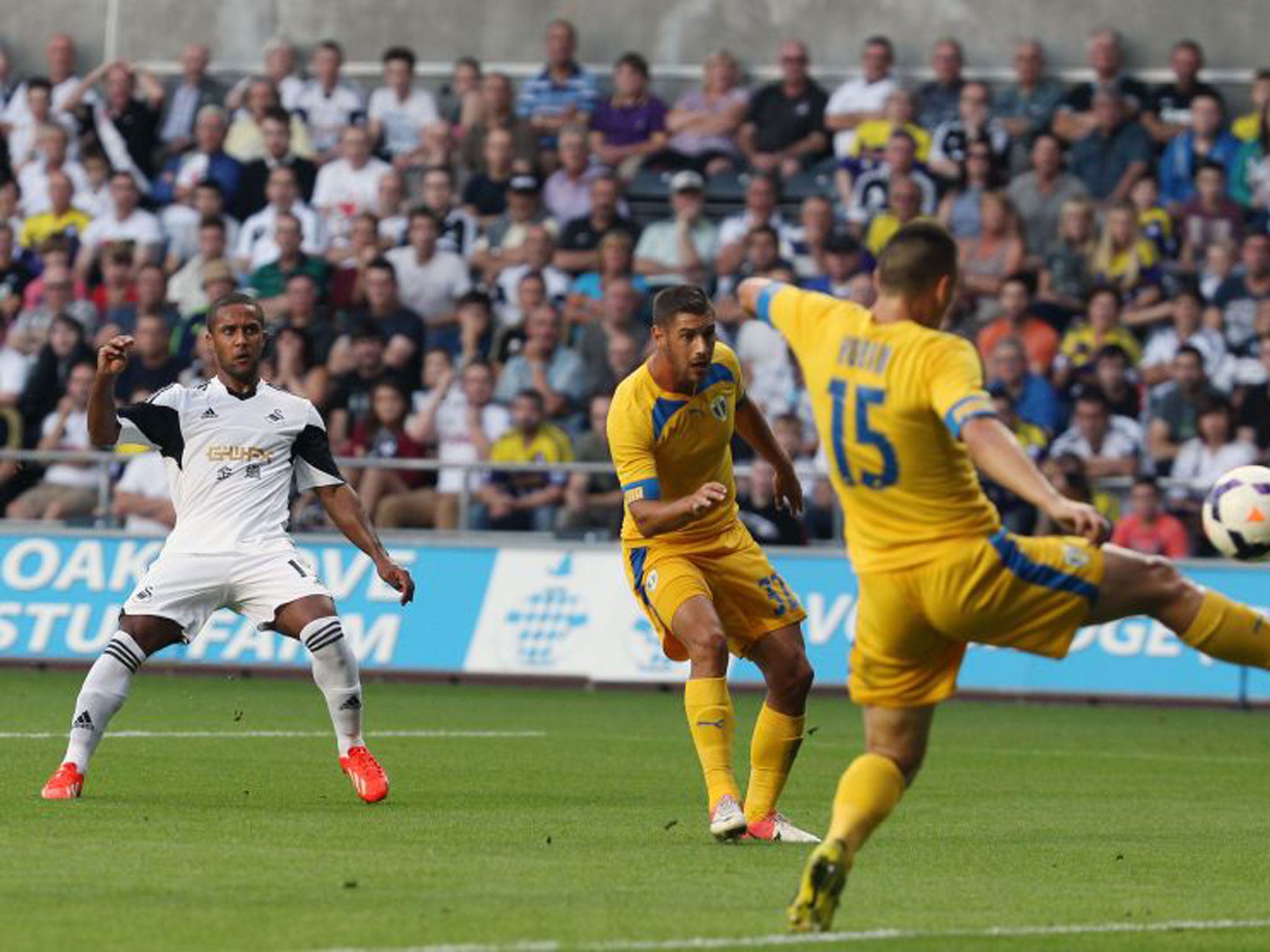 Wayne Routledge scored twice in Swansea’s comprehensive win