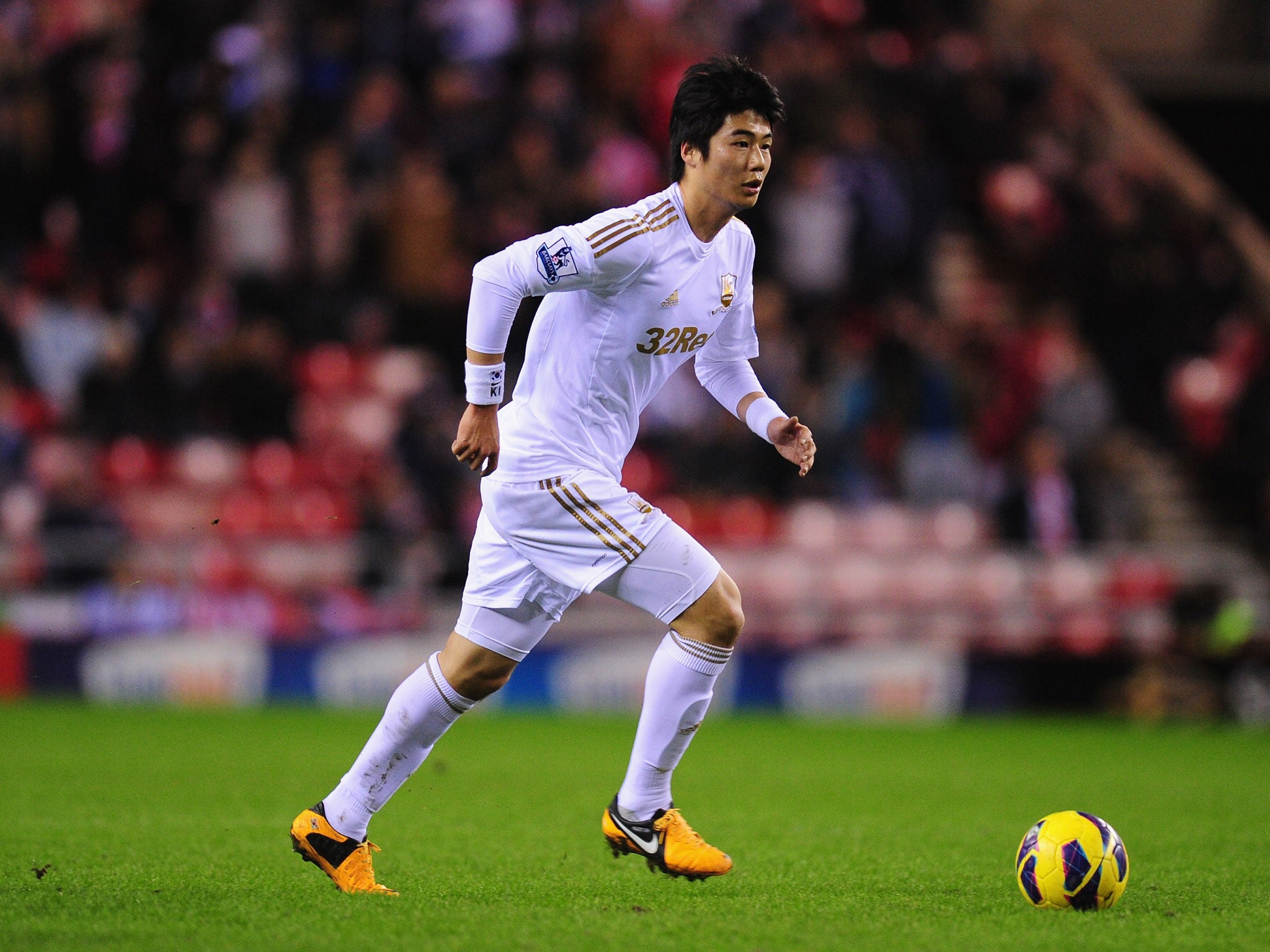 Swansea City player Ki Sung-Yeung in action during the Barclays Premier League match between Sunderland and Swansea City