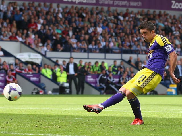 Pablo Hernandez of Swansea scores their second goal