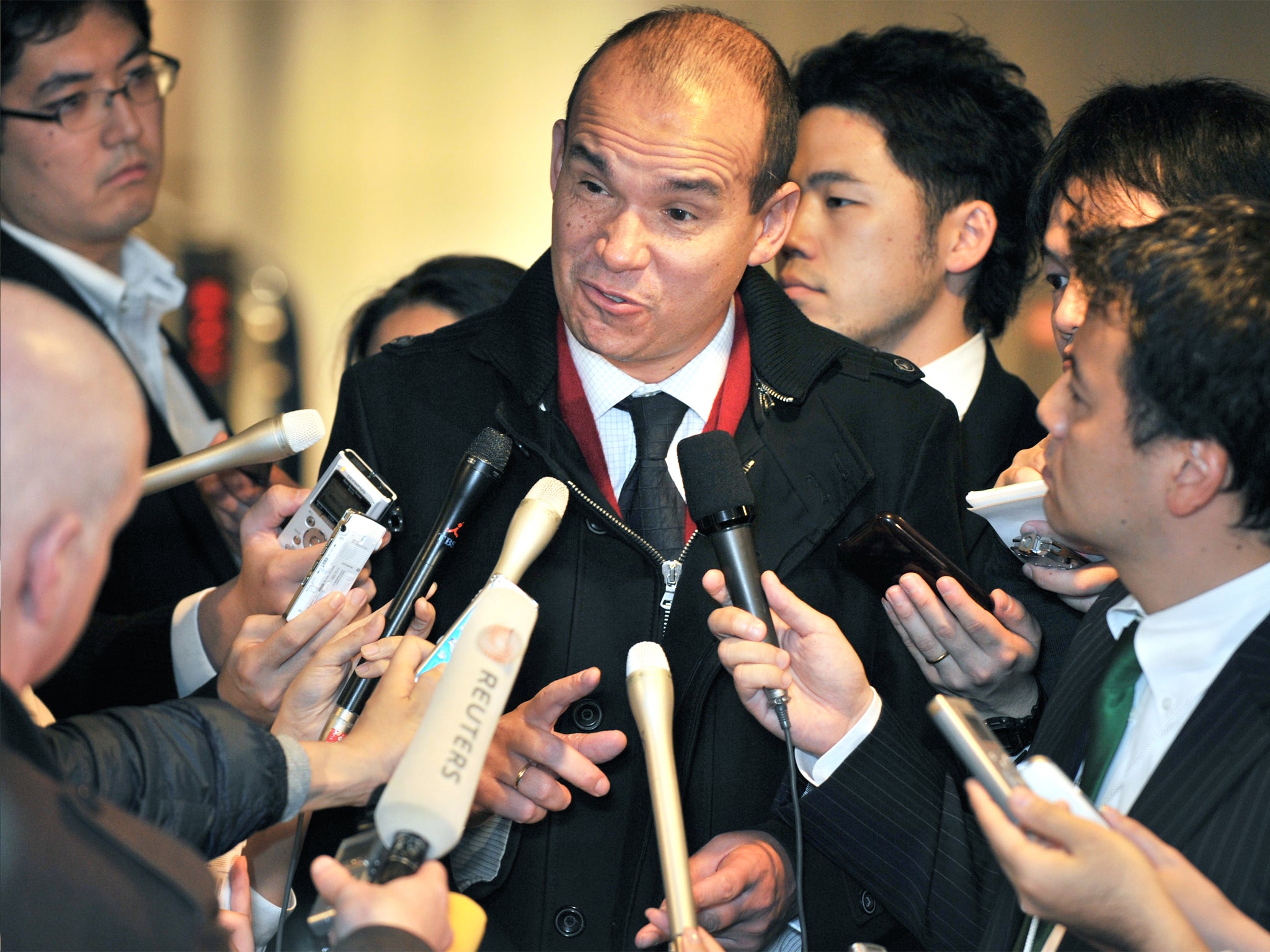 Michael Woodford talking to Japanese media in 2011
