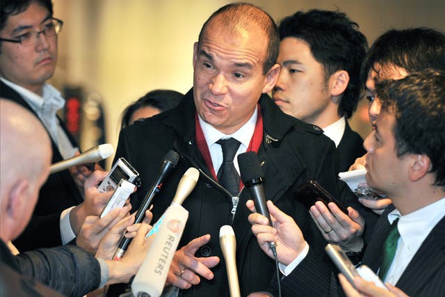 Michael Woodford talking to Japanese media in 2011