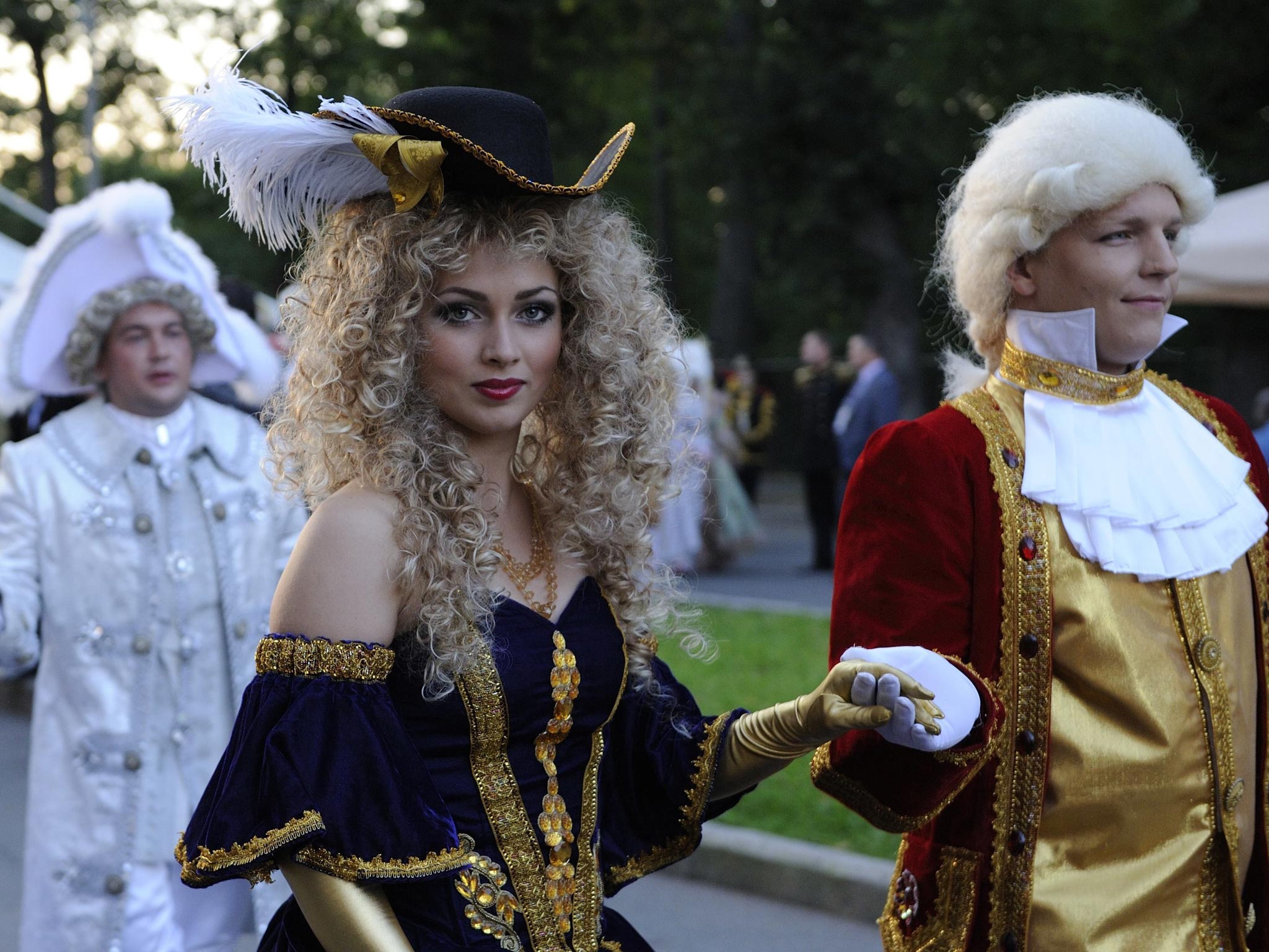 Actors in costumes arrive at the Peterhof Palace where heads of state meet for a working dinner as part of the G20 summit