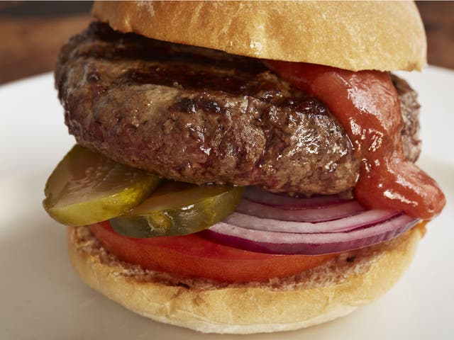 Hamburger with club sauce, red onions, pickled gherkins and beef tomatoes