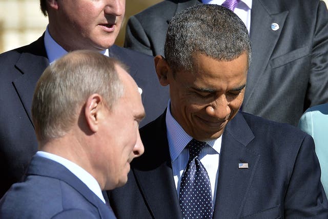 Obama forces a smile at the G20 with Vladimir Putin