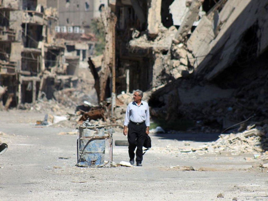 A Syrian on a street in the centre of Deir Ezzor
