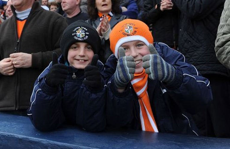 The club’s fans view the new season with optimism; but their opponents today, Grimsby Town, know the
price of fish