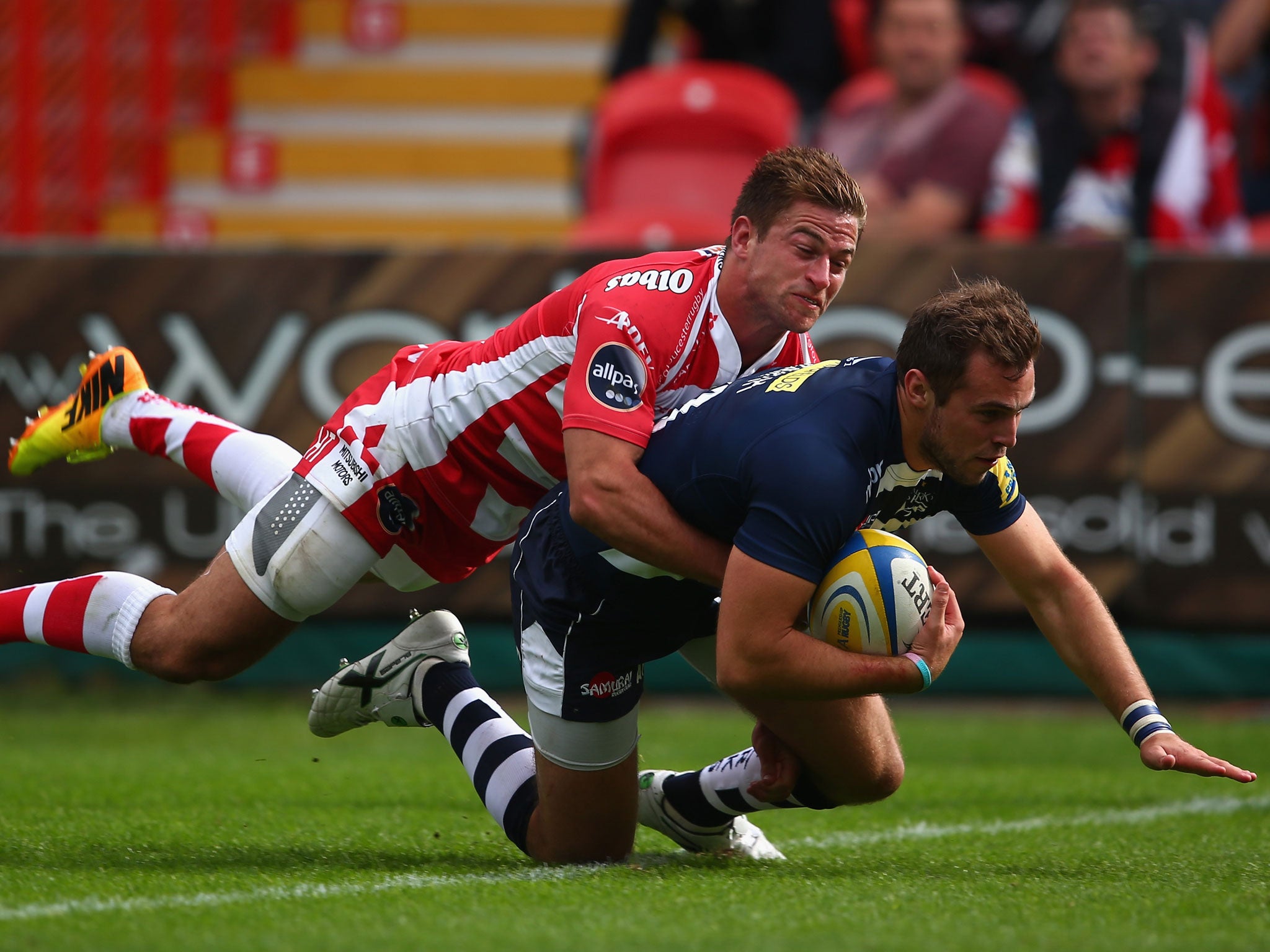 Andy Forsyth of Sale Sharks scores his sides second try