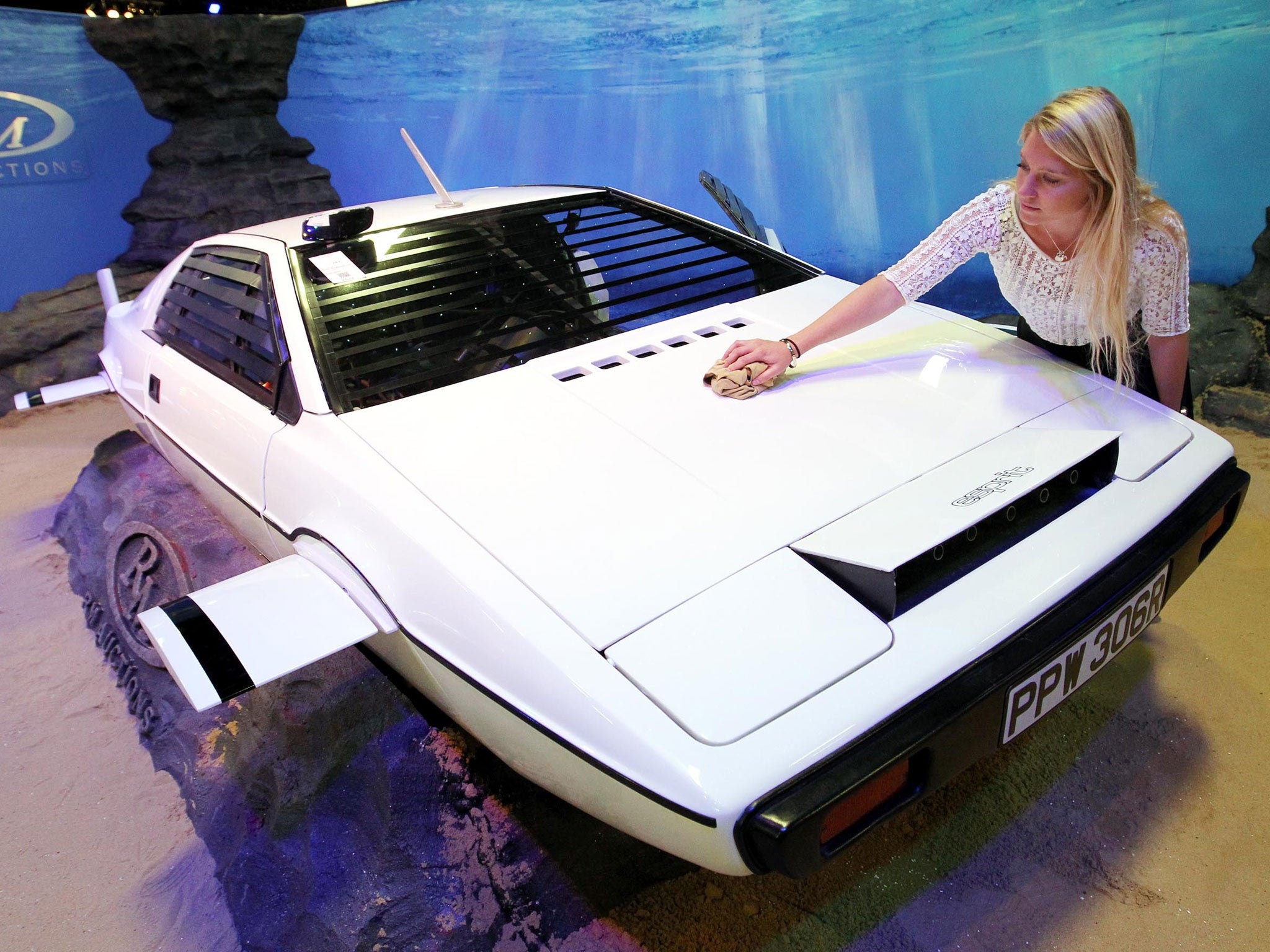 The submarine car used in the James Bond movie The Spy Who Loved sold for £550,000