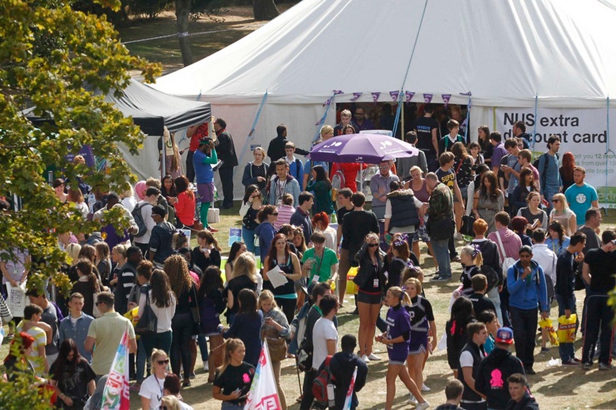 Financial expert shares the nine ways parents can support their child through university