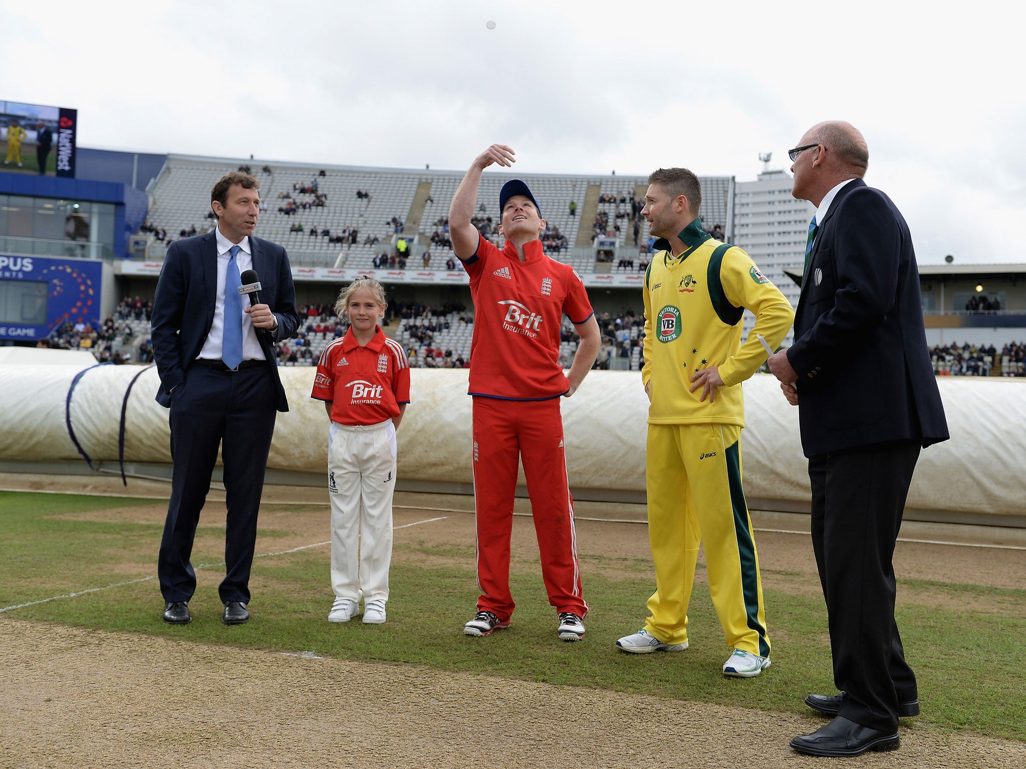 England captain Eoin Morgan tosses the coin alongside Australia captain Michael Clarke