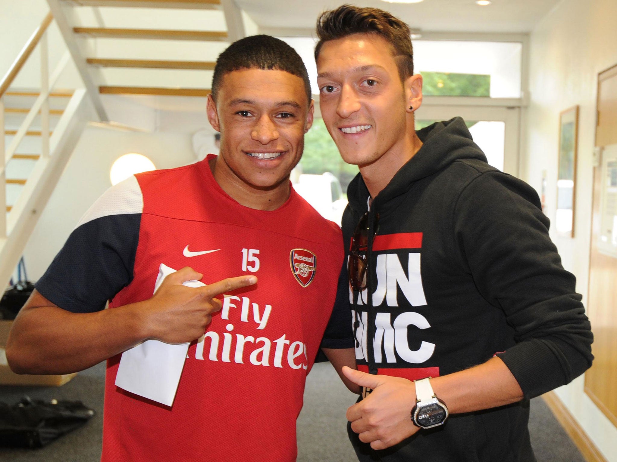 Oxlade-Chamberlain alongside new Arsenal signing Ozil after he linked up with the squad for the first time