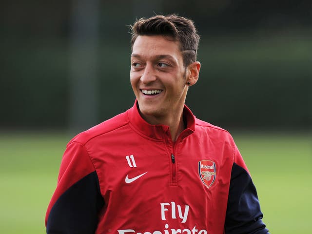 Ozil trains with Arsenal for the first time