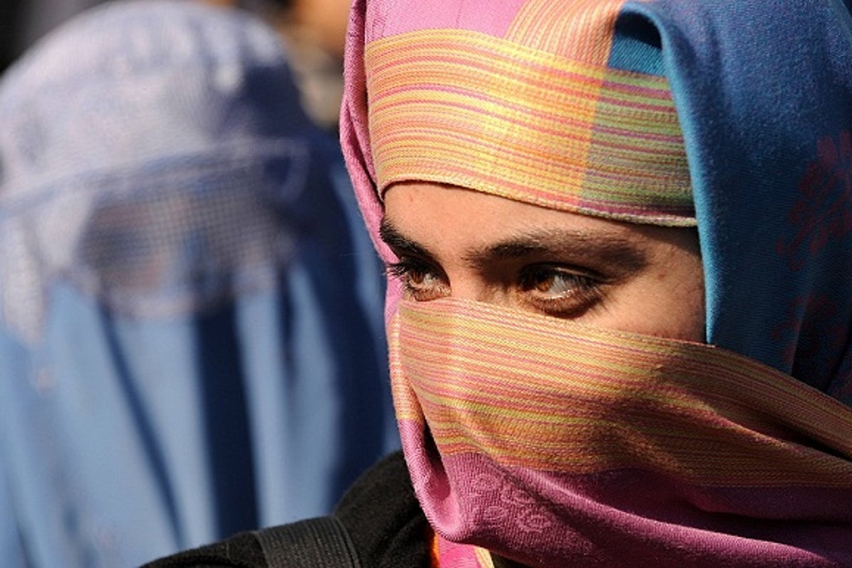 https://static.independent.co.uk/s3fs-public/thumbnails/image/2013/09/13/12/burka2.jpg?width=1200&height=800&crop=1200:800