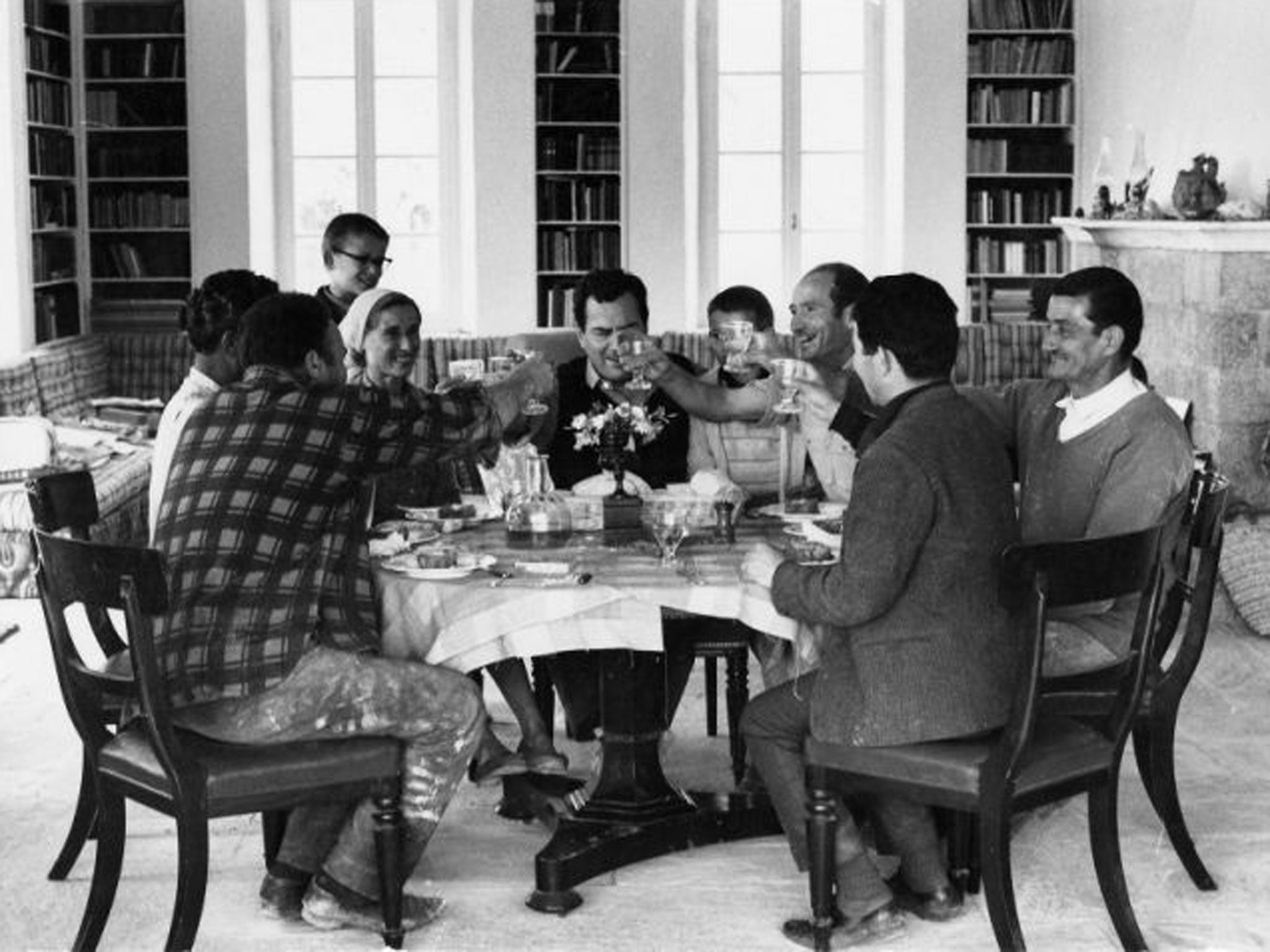 Patrick Leigh Femor sharing lunch with friends in Kardamyli