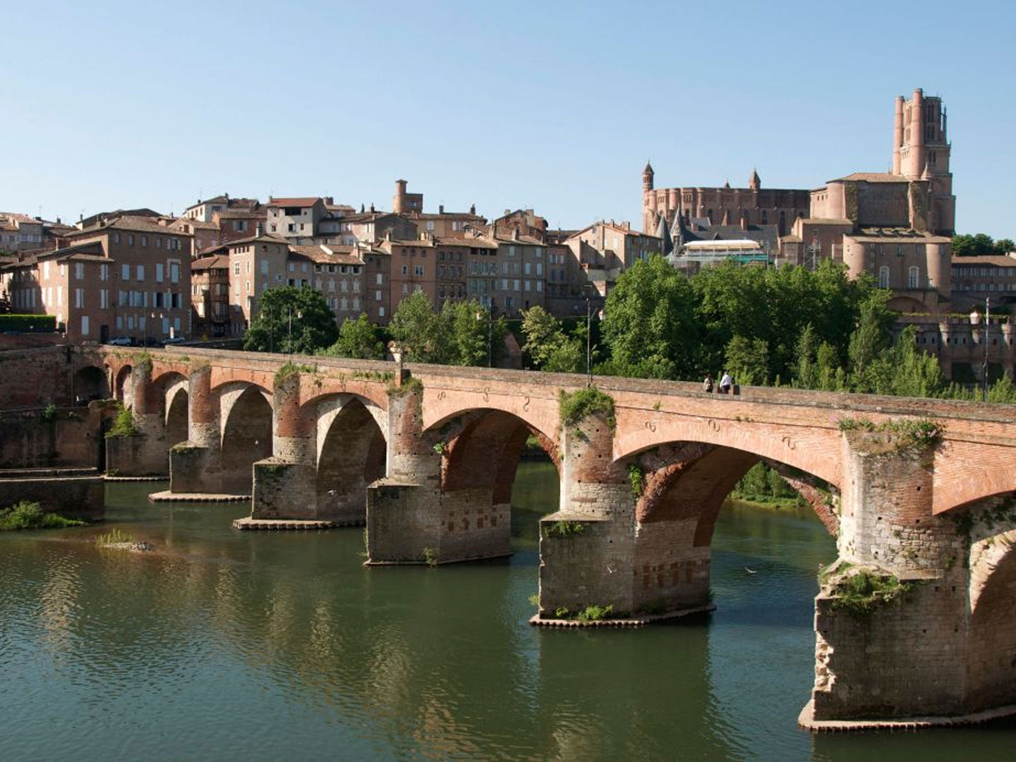 There are two major centres in the Tarn - historic Castres in the south and Albi in the north, with its imposing 13th century red brick cathedral and Toulouse-Lautrec museum
