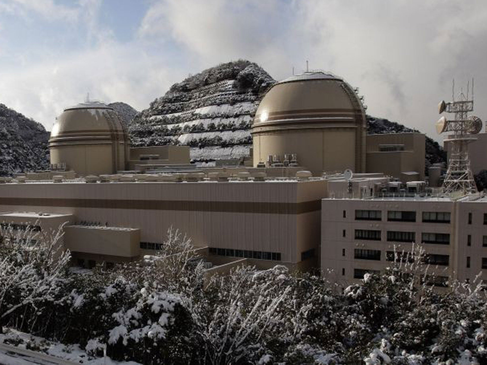 the No. 4 reactor, left, and the No. 3 reactor at Kansai Electric Power Co's Ohi nuclear power plant in Ohi, Fukui prefecture, western Japan