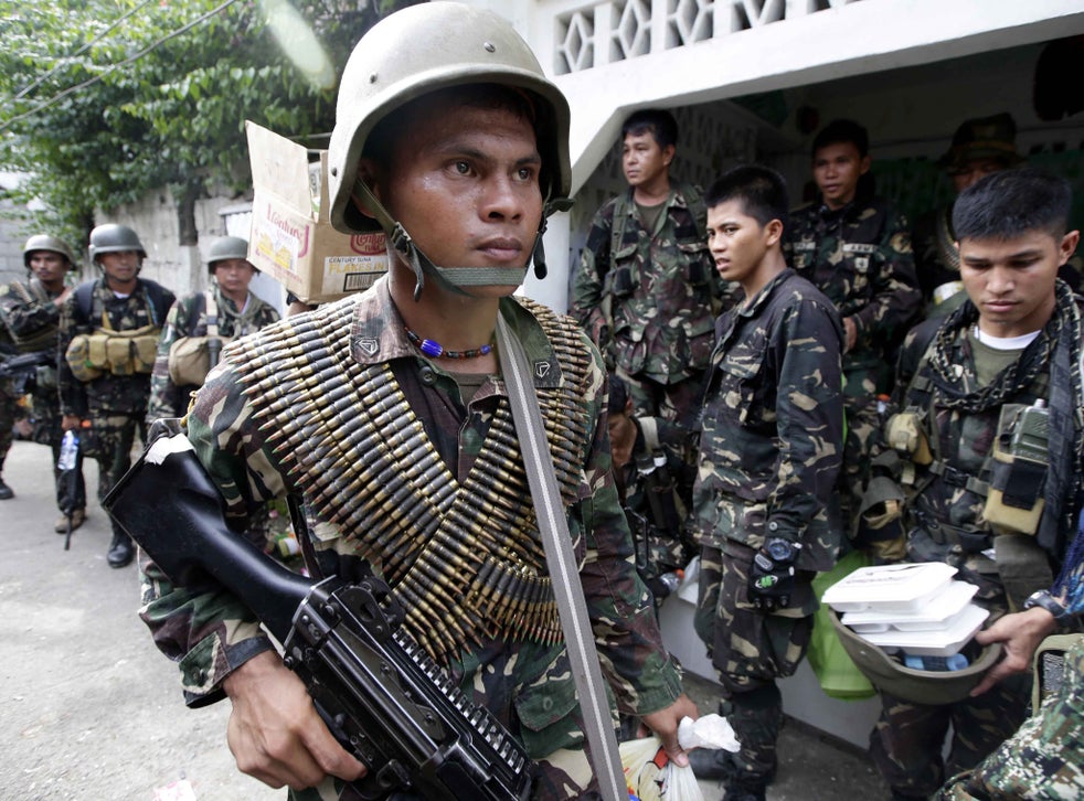 Government troopers in Zamboanga after the fight with Muslim rebels 