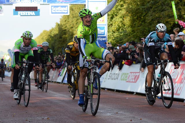 Elia Viviani wins the first stage of the 2013 Tour of Britain