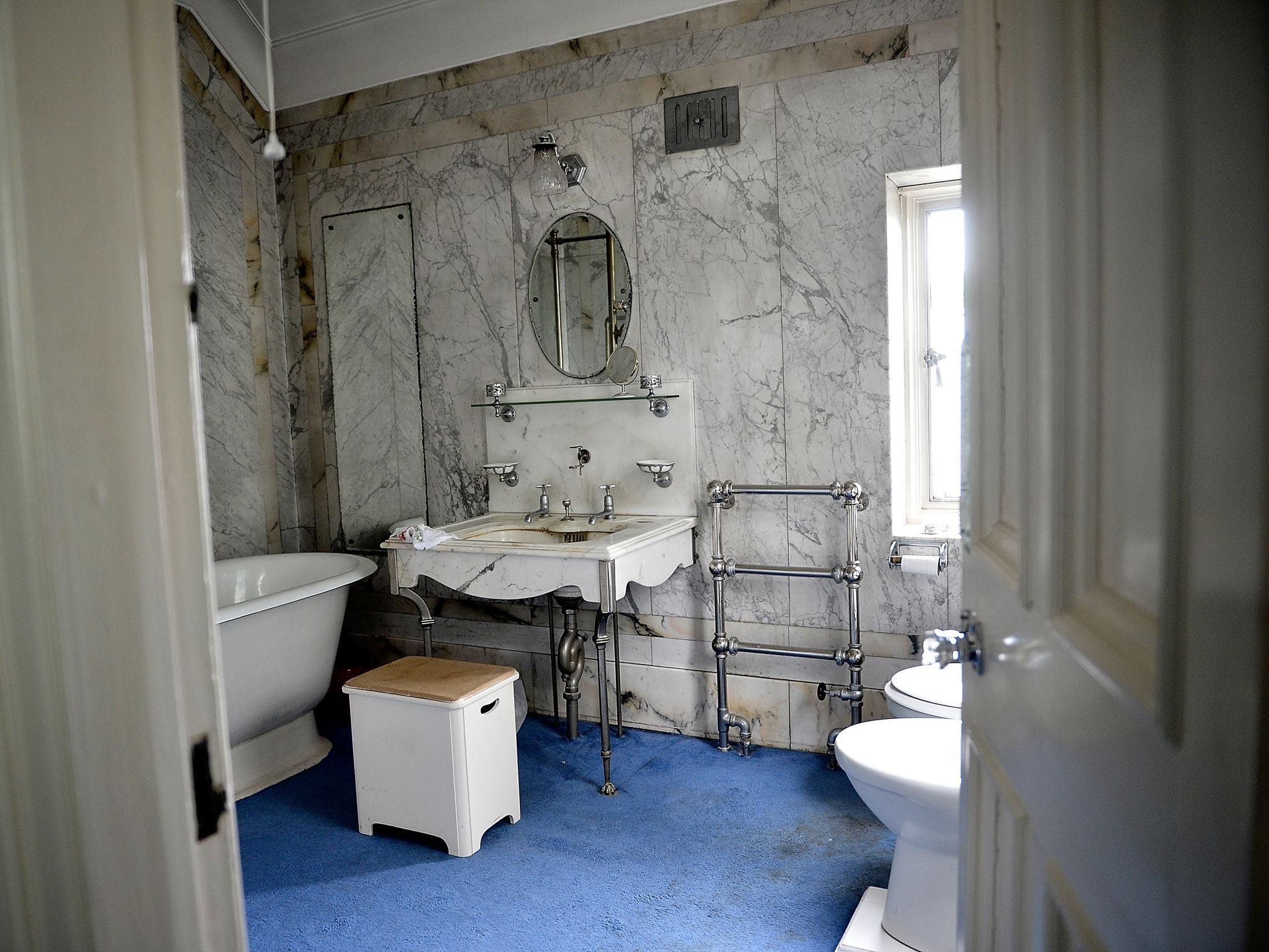 An antique en-suite bathroom in Pineheath house