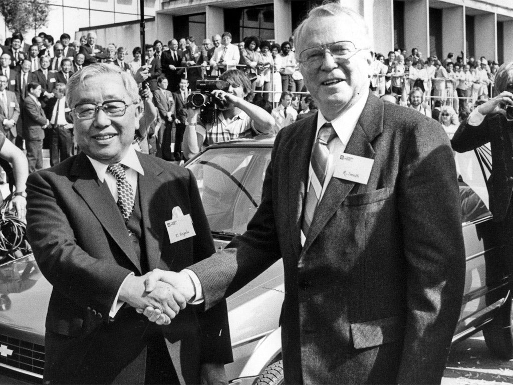 Toyoda, left, with General Motors’ chairman Roger Smith at a jointly owned car plant in California in 1984; the plant closed in 2010
