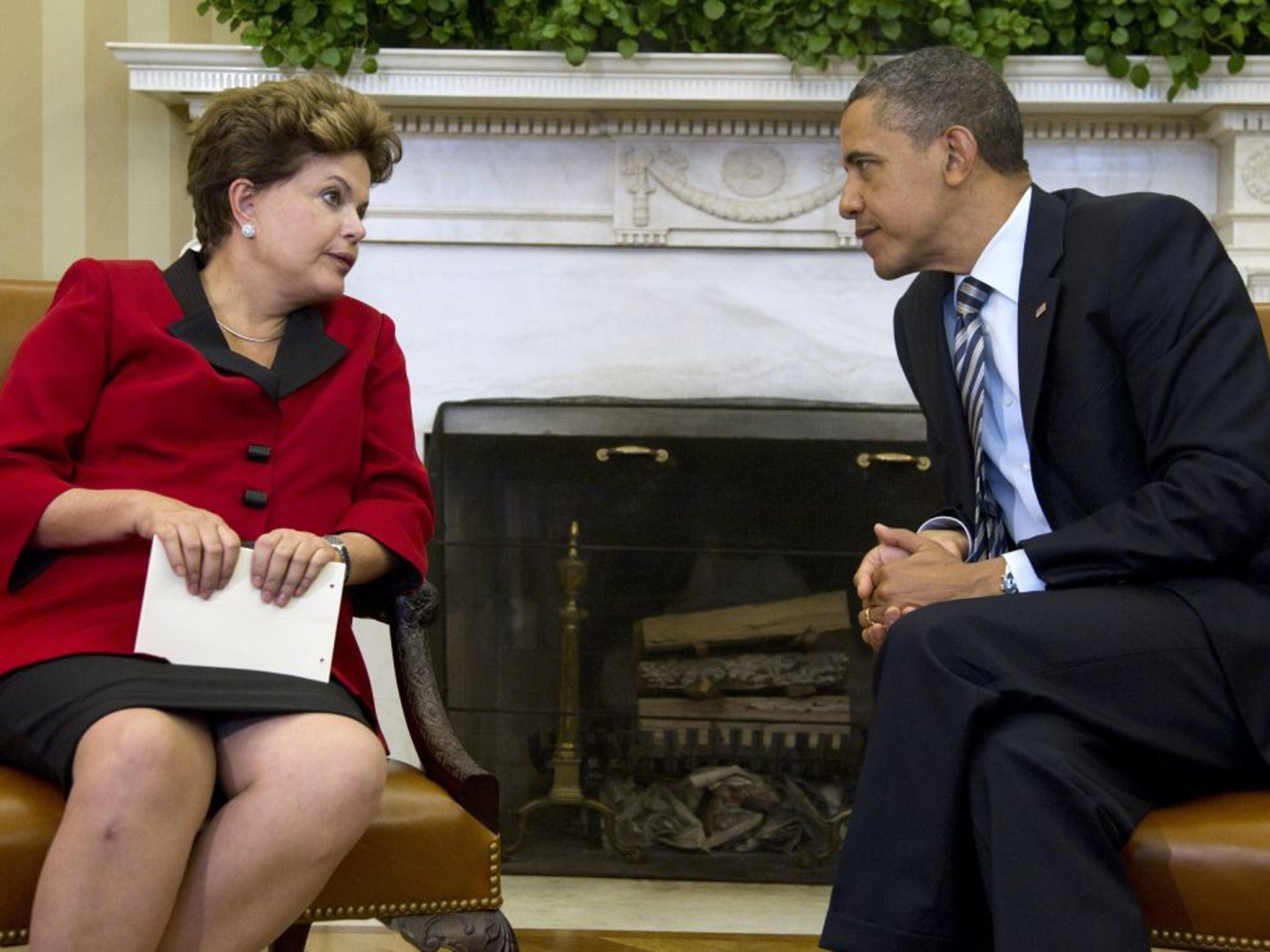Dilma Rousseff and President Obama talking in the Oval Office in April 2012