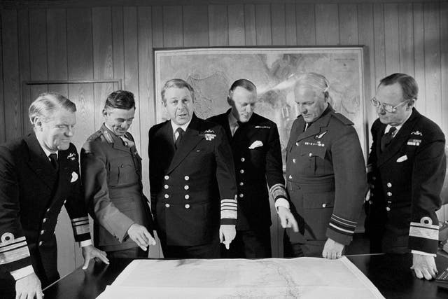 Curtiss (above, second from right) with other service chiefs during the Falklands war