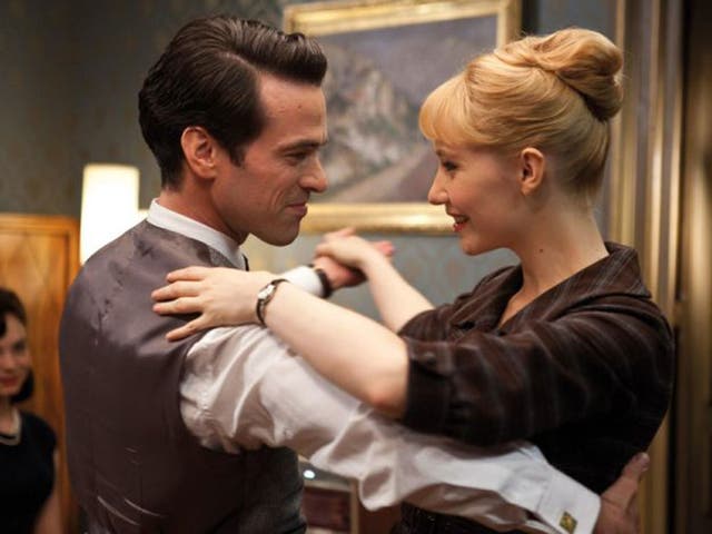 Romain Duris and Deborah Francois in Populaire