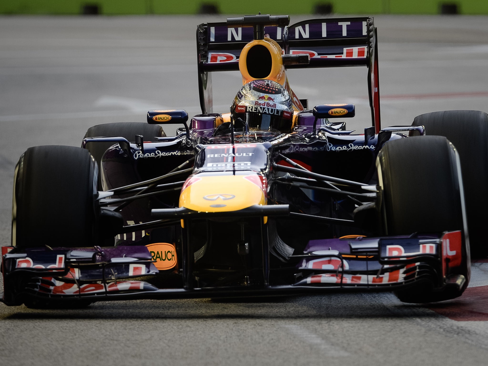Sebastian Vettel on his way to pole position for the Singapore Grand Prix