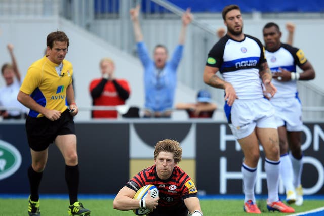 David Strettle scores one of his two tries for Saracens against Bath at Allianz Park