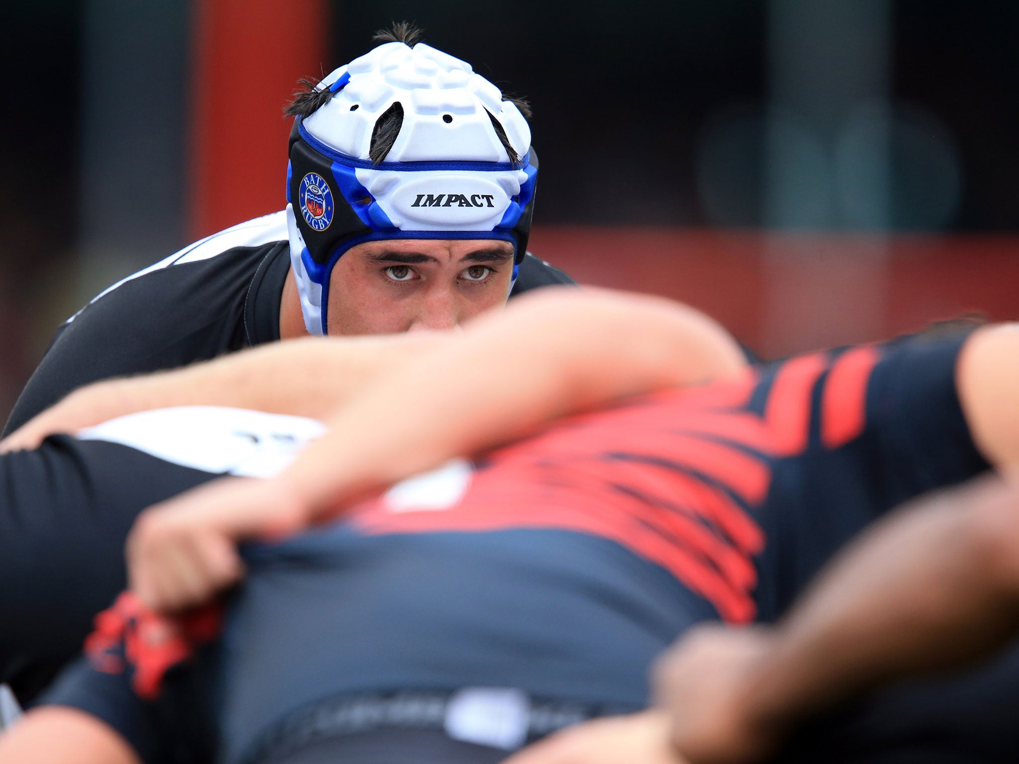 BARNET, ENGLAND - SEPTEMBER 22: Leroy Houston of Bath look sover the scrum during the Aviva Premiership Rugby match between Saracens and Bath. GETTY IMAGES