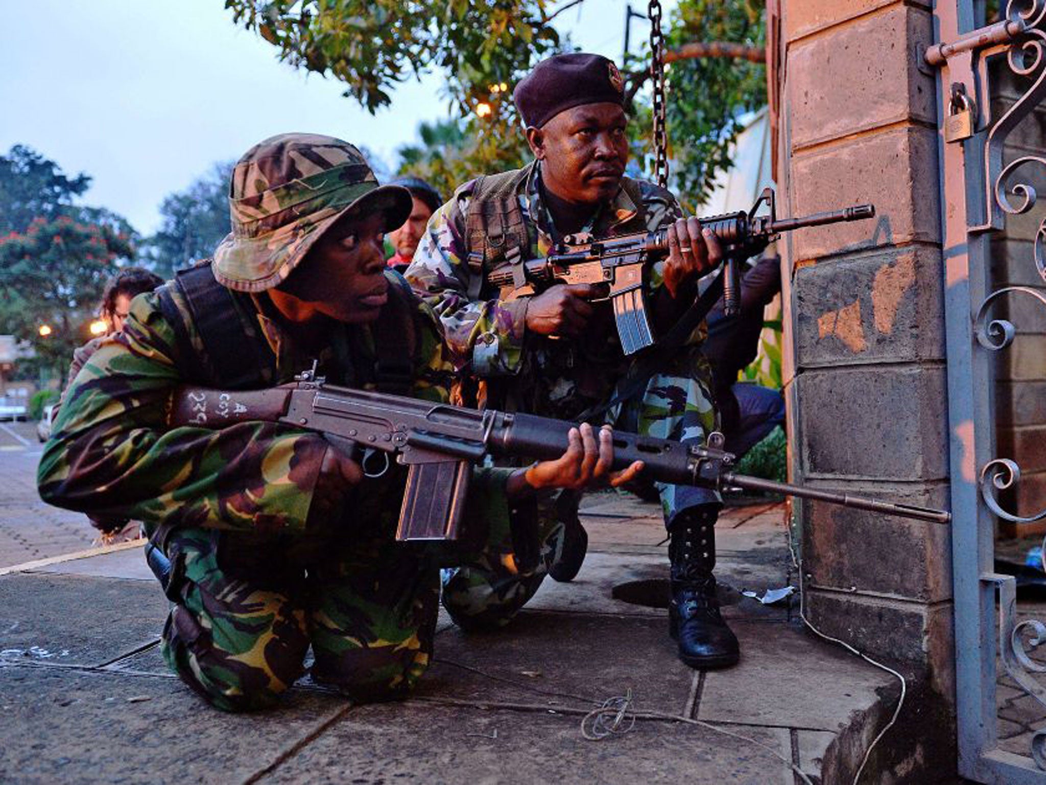 Kenyan soldiers officers at the stand-off in Nairobi