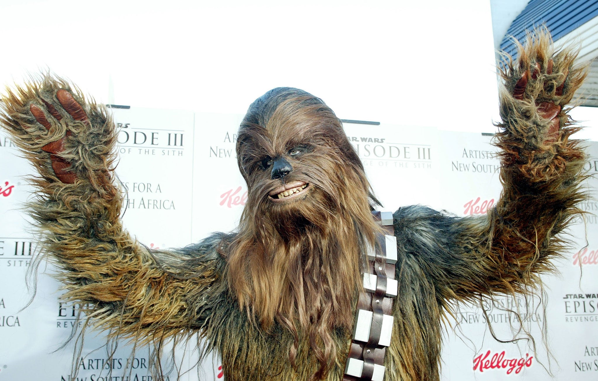 Chewbacca poses at Star Wars premiere